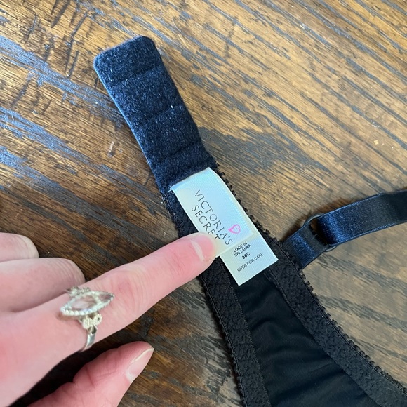 Vintage Victoria's Secret Lingerie Lace Bras - Picture 7 of 13